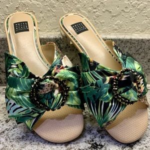 WHBM TROPICAL PRINT BOW SLIDES, 7M, NWOT